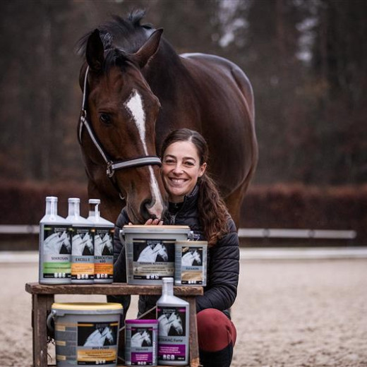 Alle Produkte von Equistro neben schönem Pferd und Reiterin